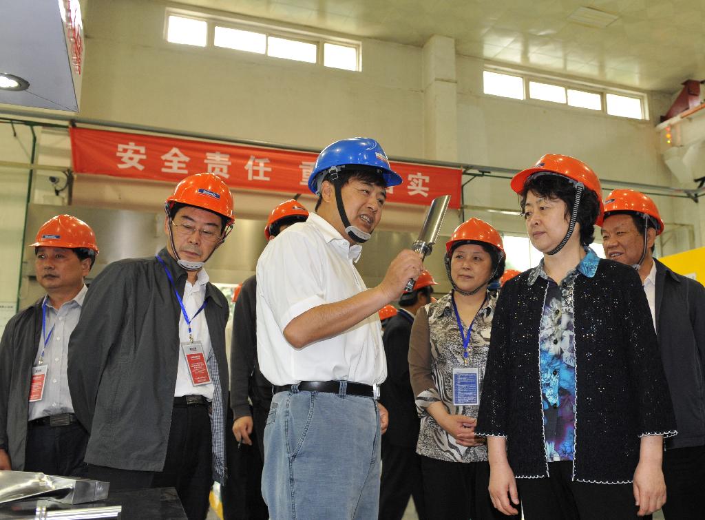 省人大常委会副主任、省总工会主席黄玮来征途国际调研